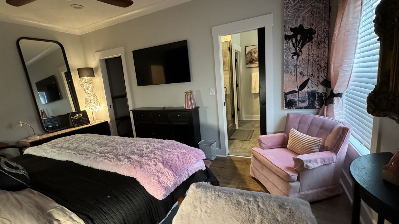 Photo of Bedroom in Hadley - Washington