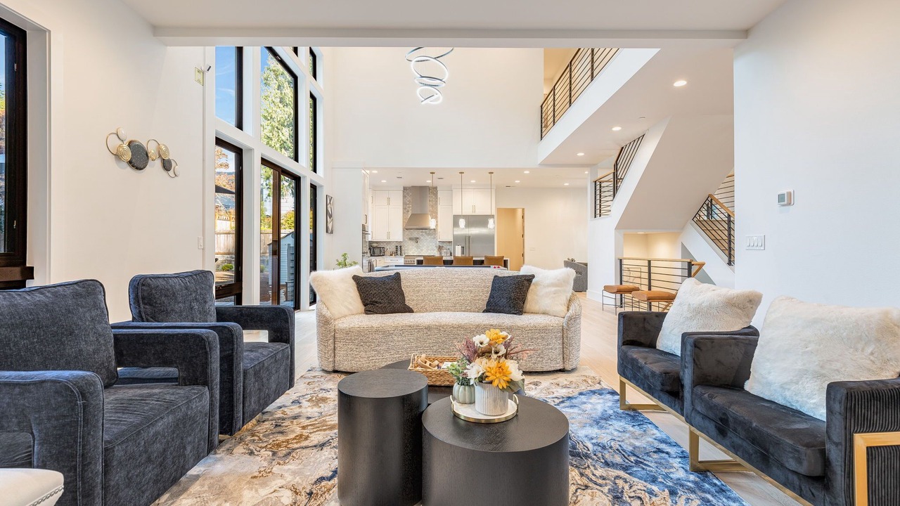Photo of Livingroom in West Bellevue
