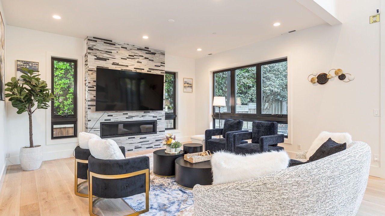 Photo of Livingroom in West Bellevue