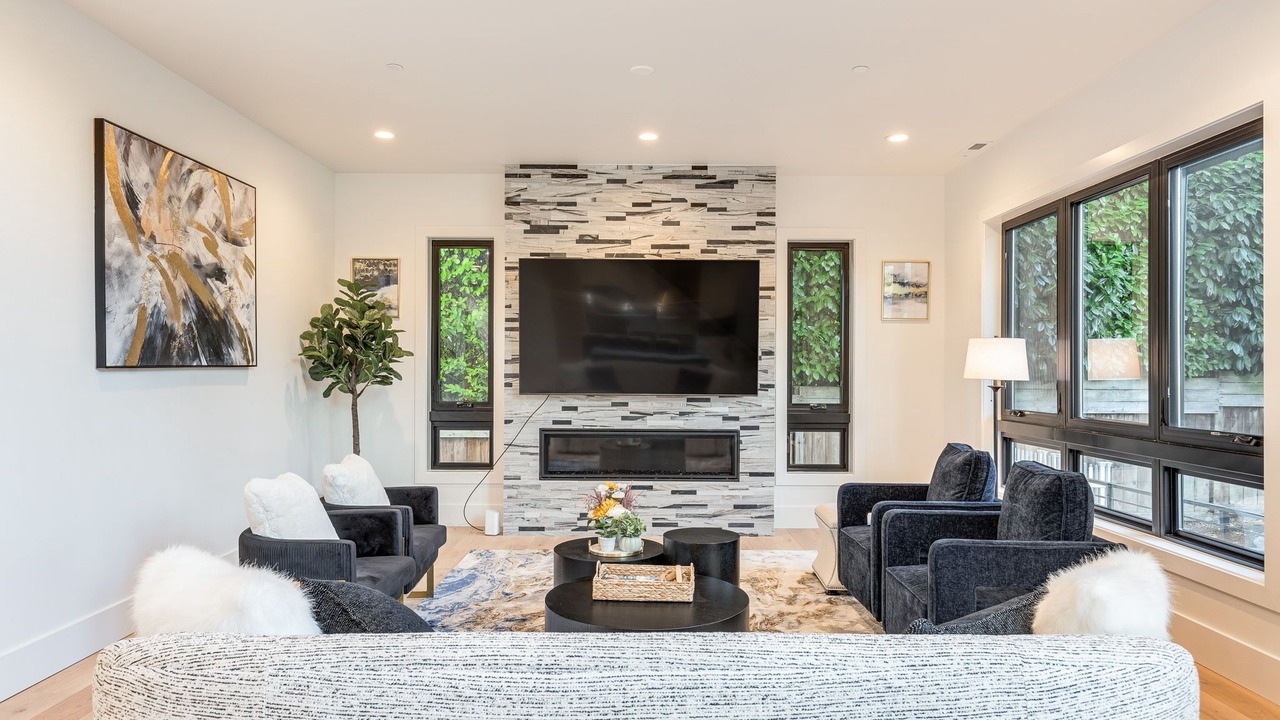 Photo of Livingroom in West Bellevue