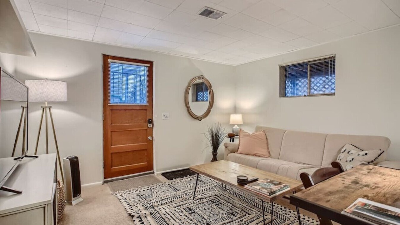 Photo of Livingroom in Edgewater