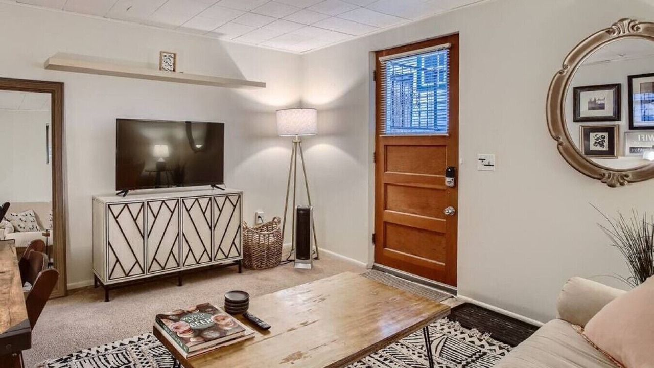 Photo of Livingroom in Edgewater