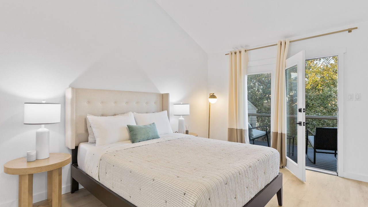 Photo of Bedroom in Point Venture