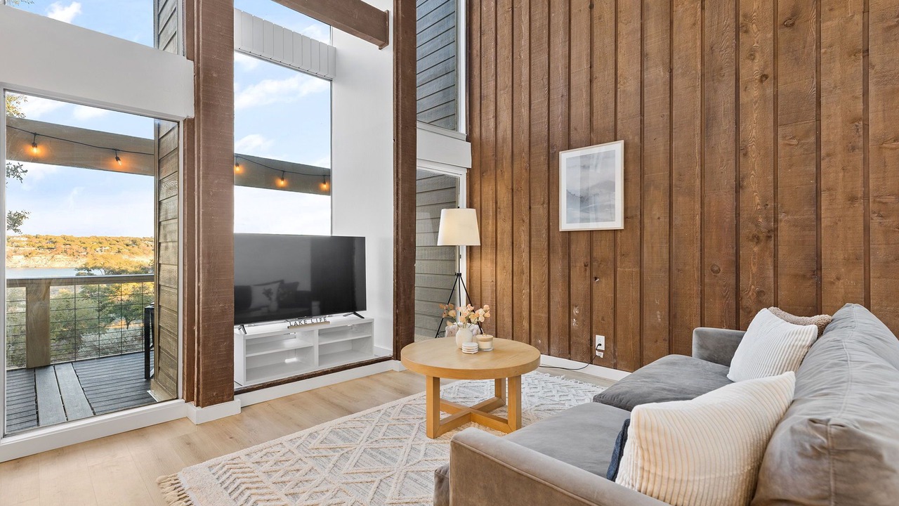 Photo of Livingroom in Point Venture