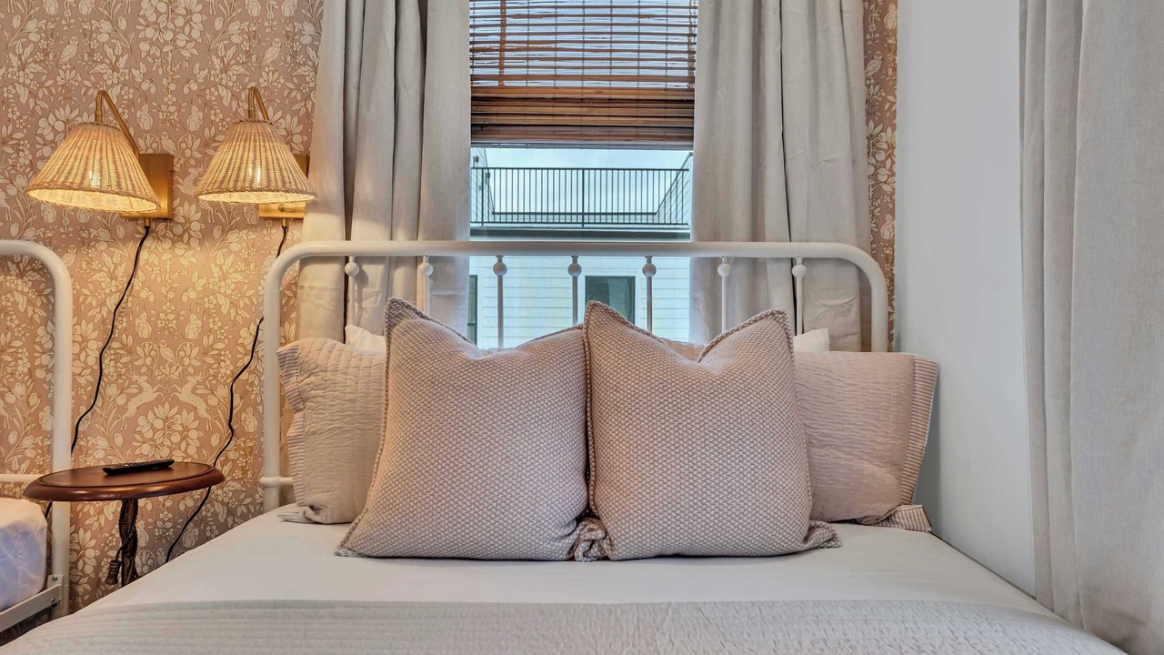 Photo of Bedroom in Hurwood Heights