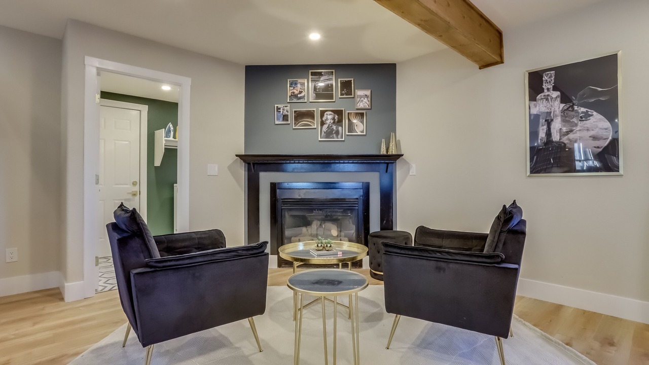 Photo of Livingroom in Berkley