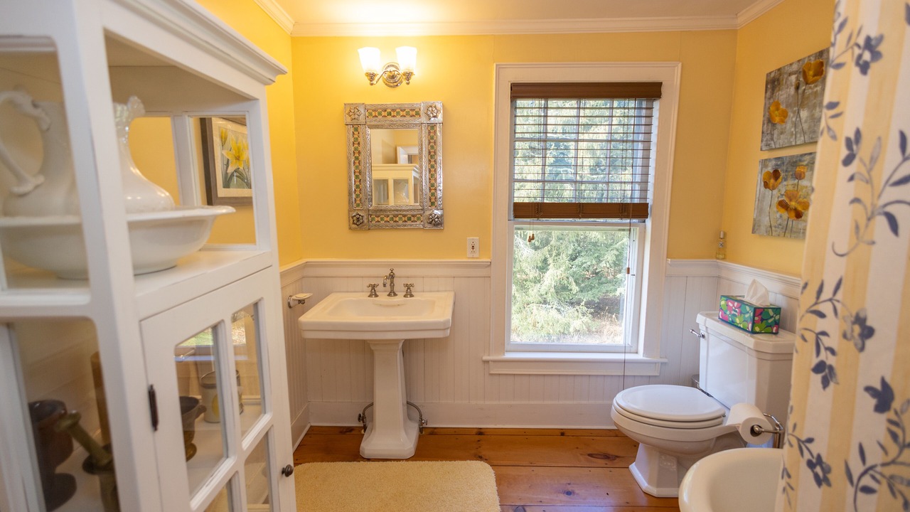 Photo of Bathroom in Maplecrest