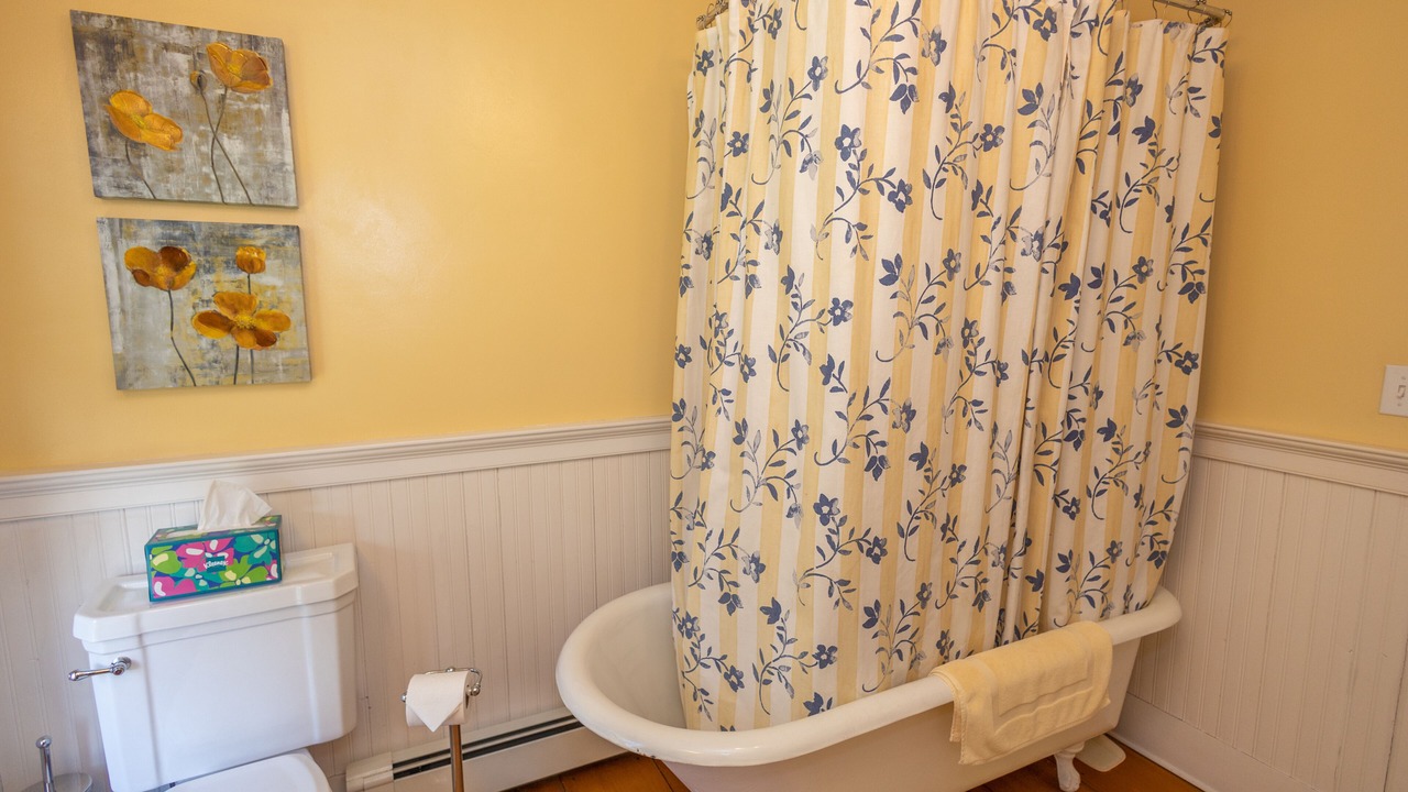 Photo of Bathroom in Maplecrest