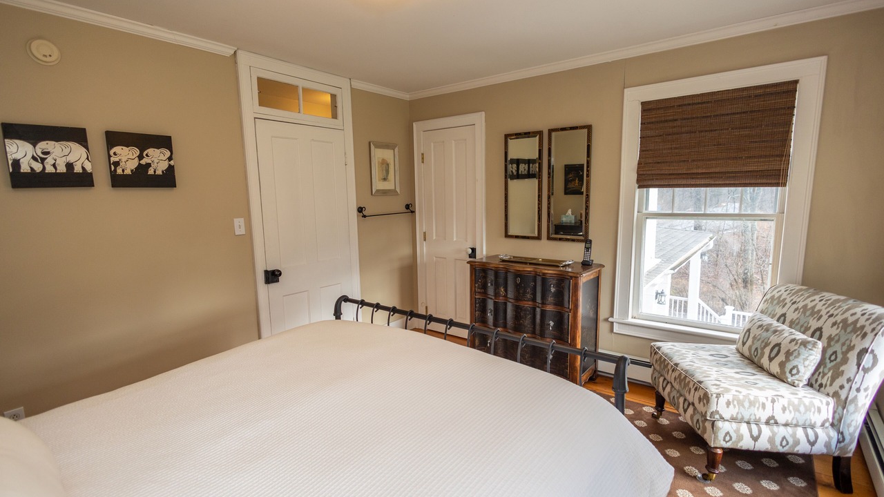 Photo of Bedroom in Maplecrest