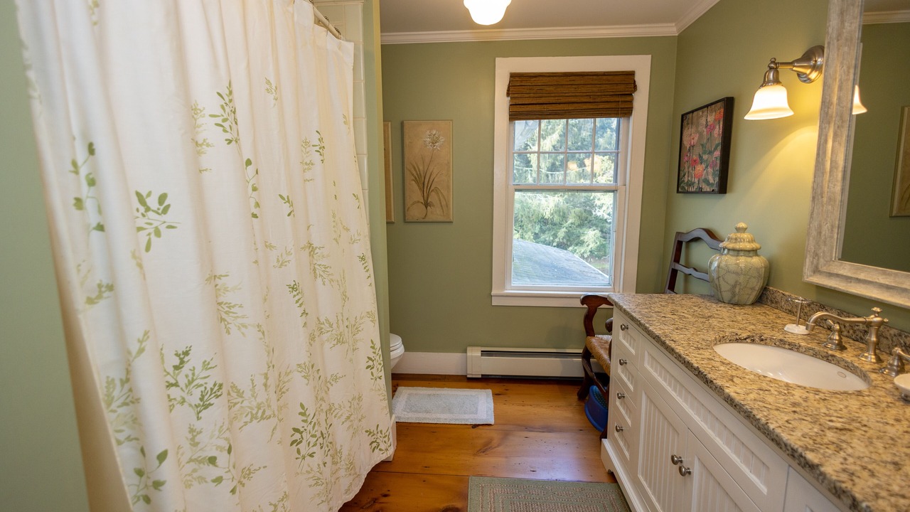 Photo of Bathroom in Maplecrest