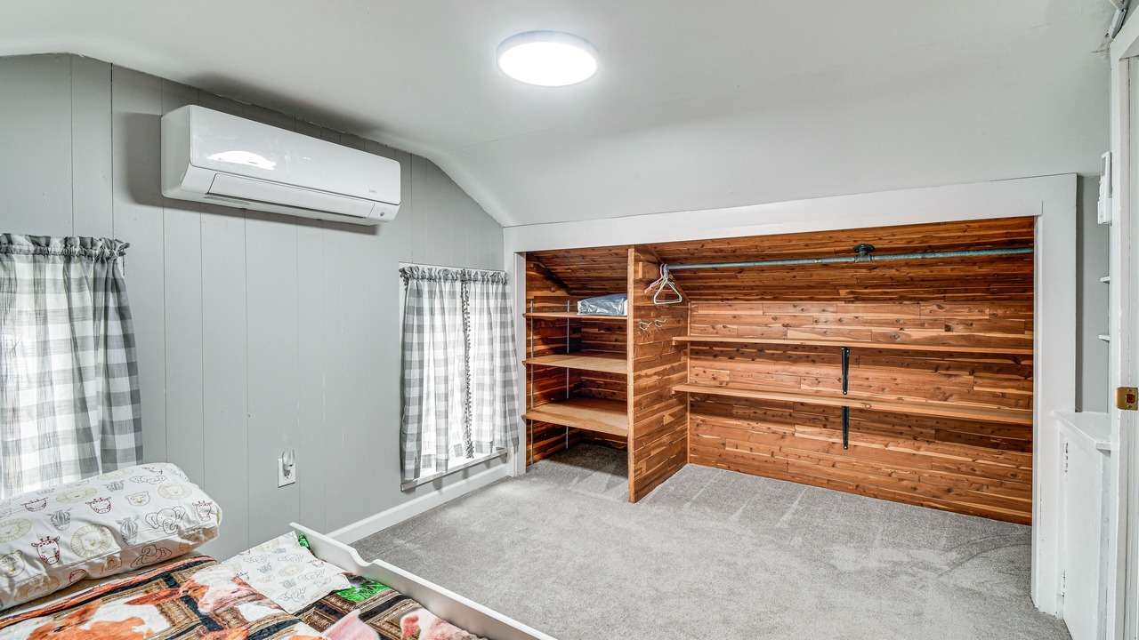 Photo of Bedroom in Town of Owasco