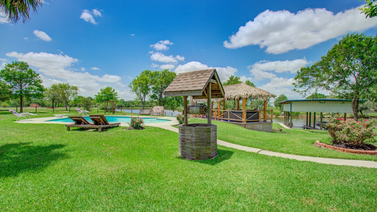 Photo of Outdoor in Alvin