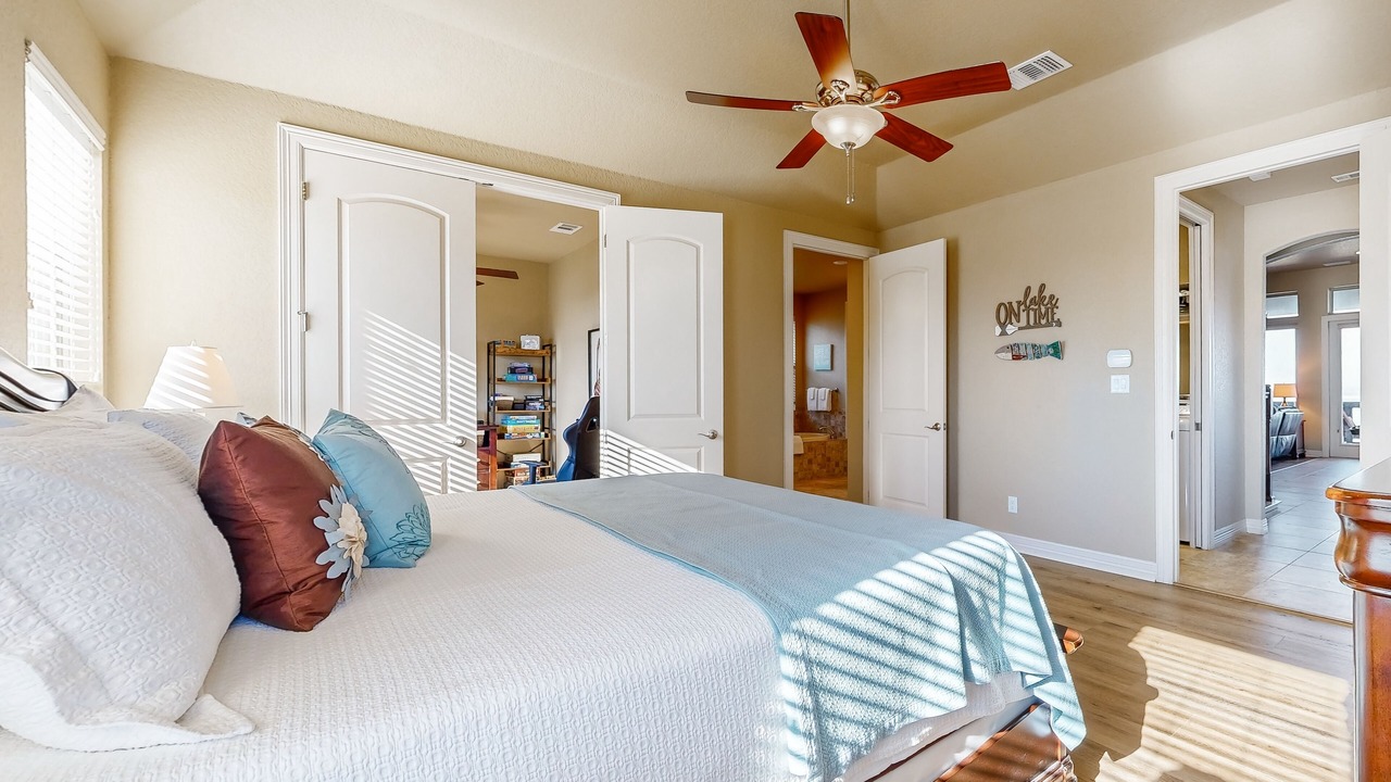 Photo of Bedroom in Canyon Lake