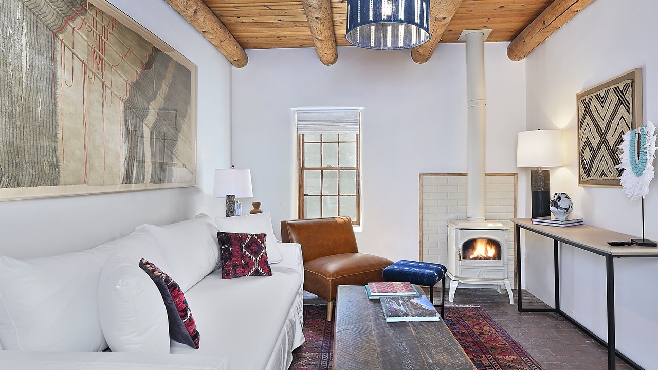 Photo of Livingroom in Northeast Santa Fe