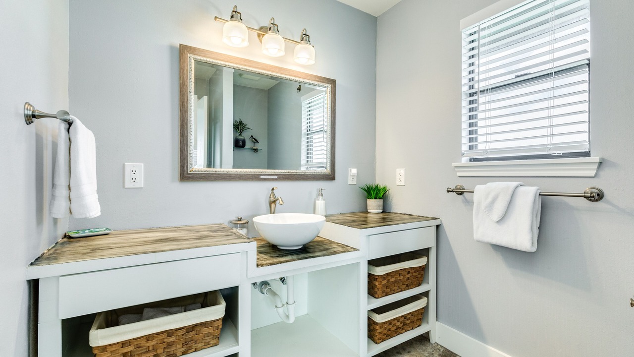 Photo of Bathroom in Pirates Beach