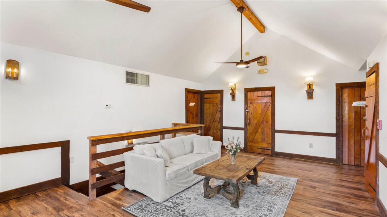 Photo of Livingroom in Townsend