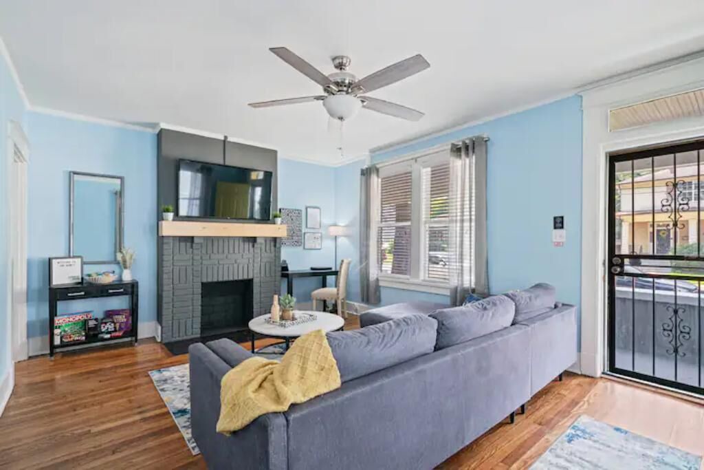 Photo of Livingroom in East Midtown