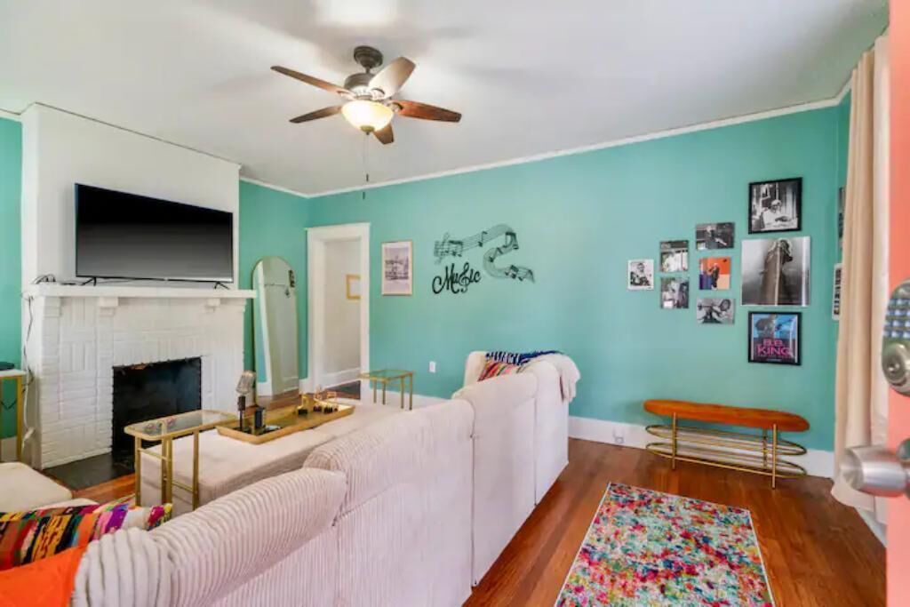 Photo of Livingroom in East Midtown