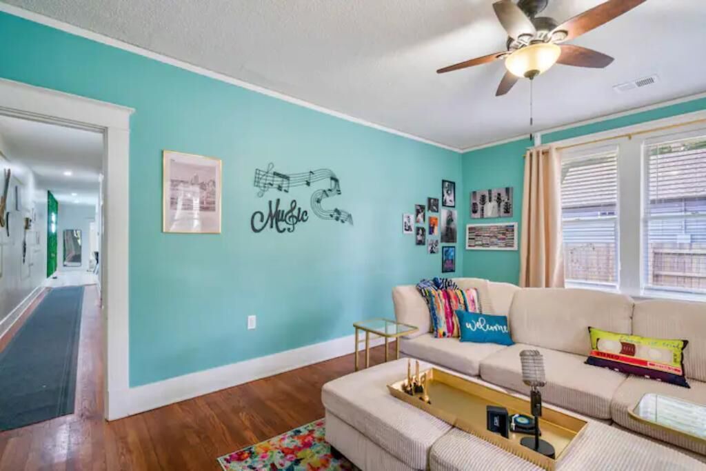 Photo of Livingroom in East Midtown