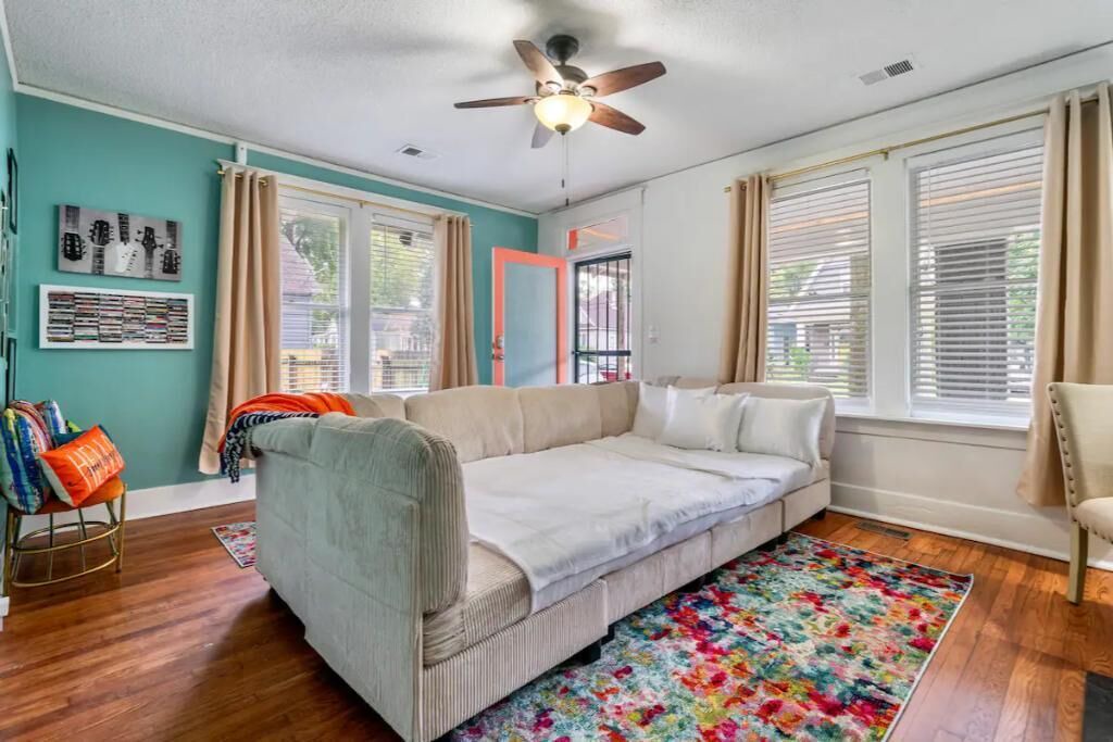 Photo of Livingroom in East Midtown