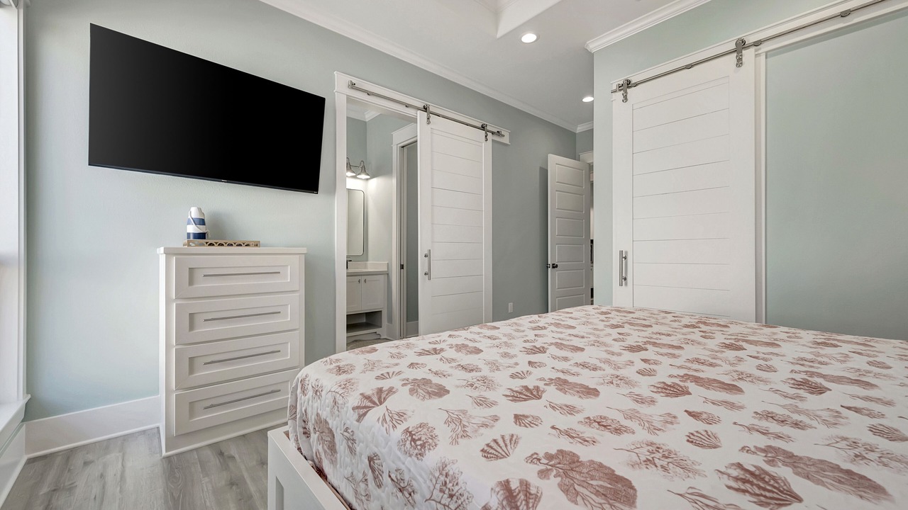 Photo of Bedroom in Crystal Beach
