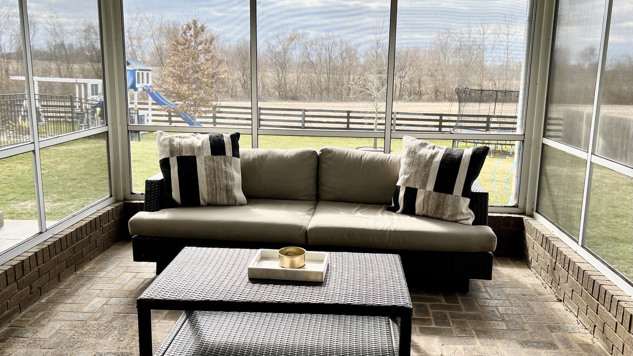 Photo of Livingroom in Hurstbourne