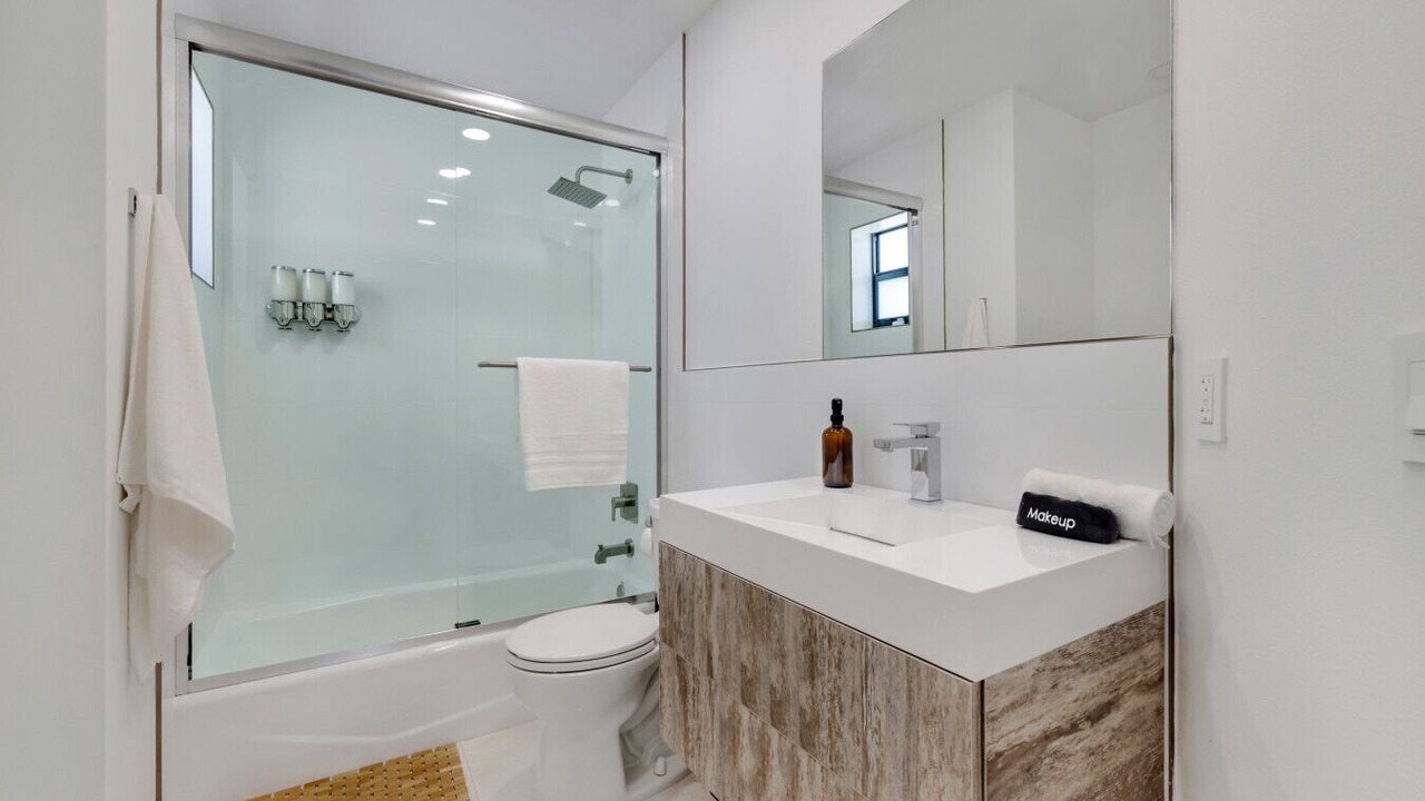 Photo of Bathroom in Sunset