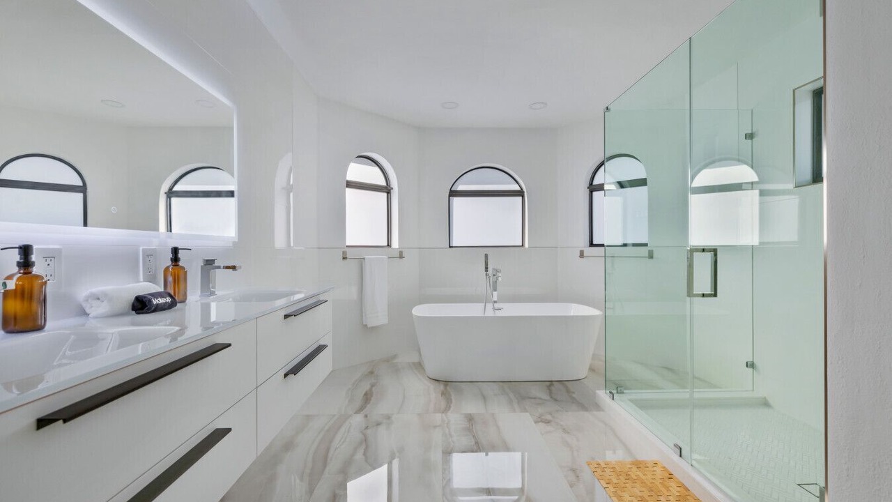 Photo of Bathroom in Sunset