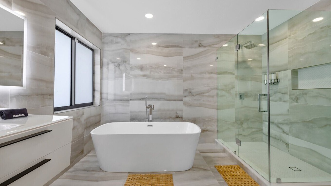 Photo of Bathroom in Sunset