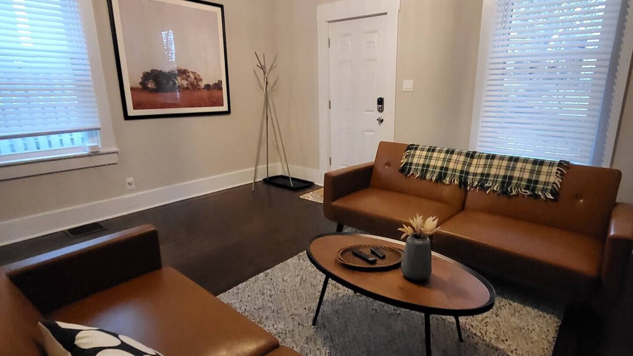 Photo of Livingroom in Columbia-Tusculum