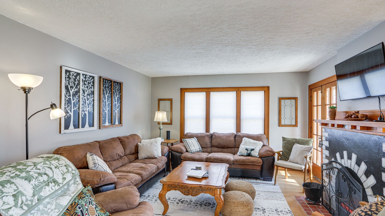 Photo of Livingroom in Tiffin