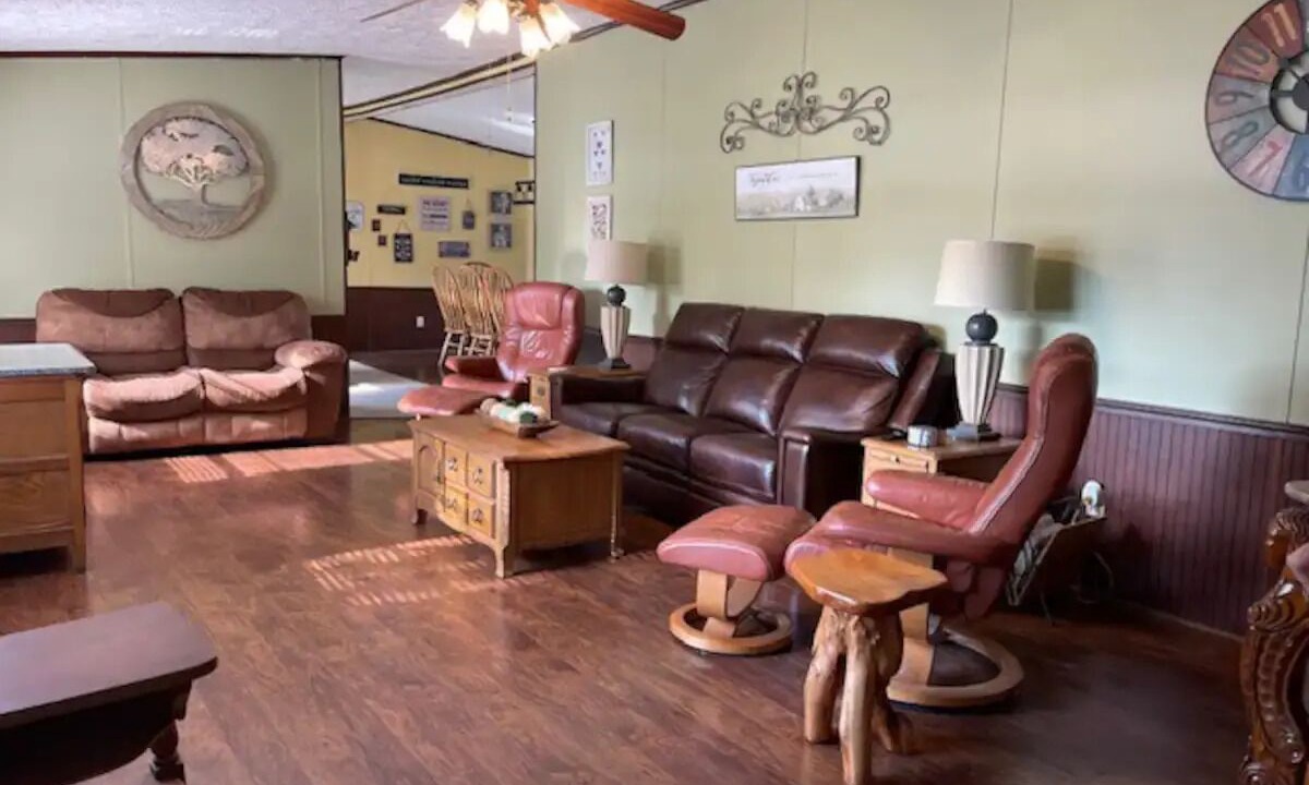 Photo of Livingroom in South Pittsburg