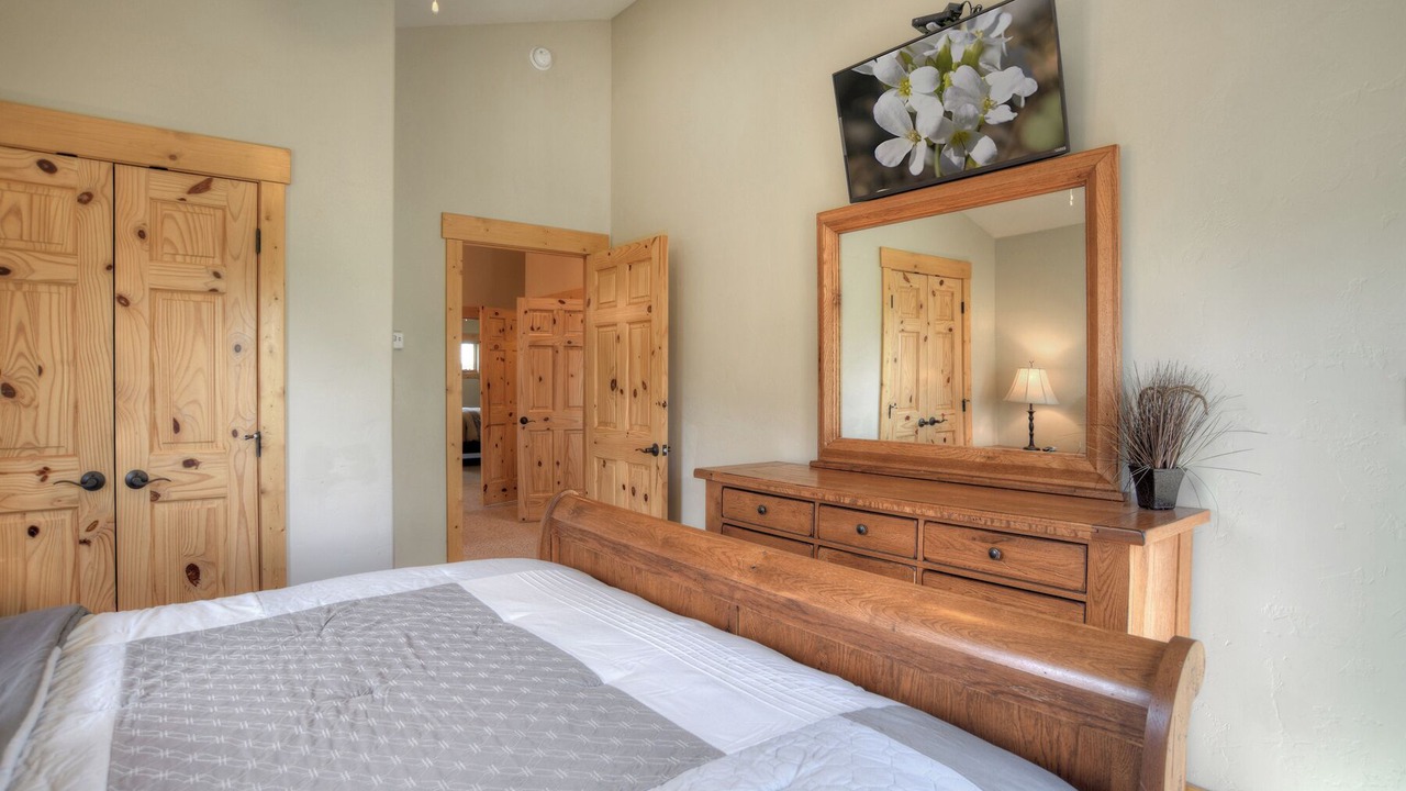 Photo of Bedroom in South Fork