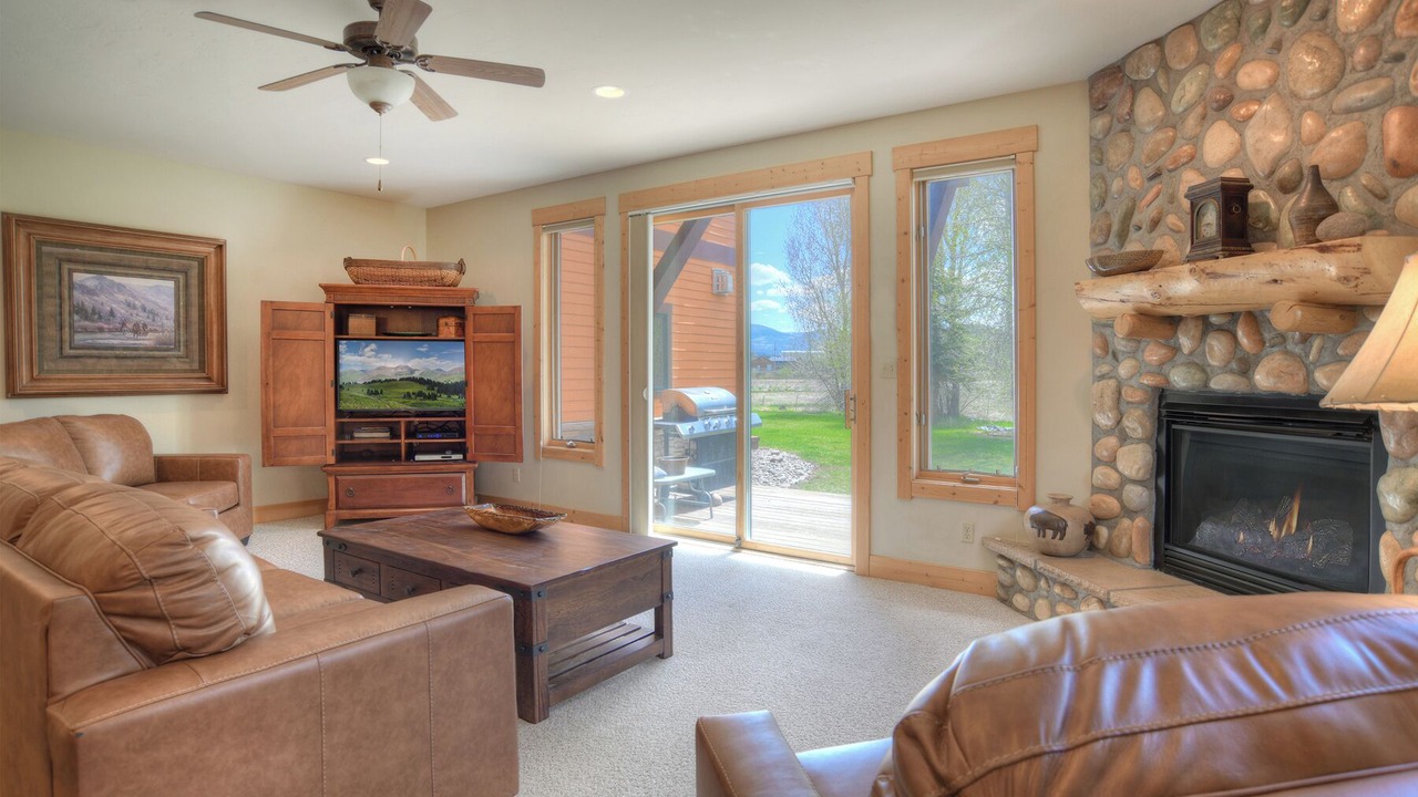 Photo of Livingroom in South Fork