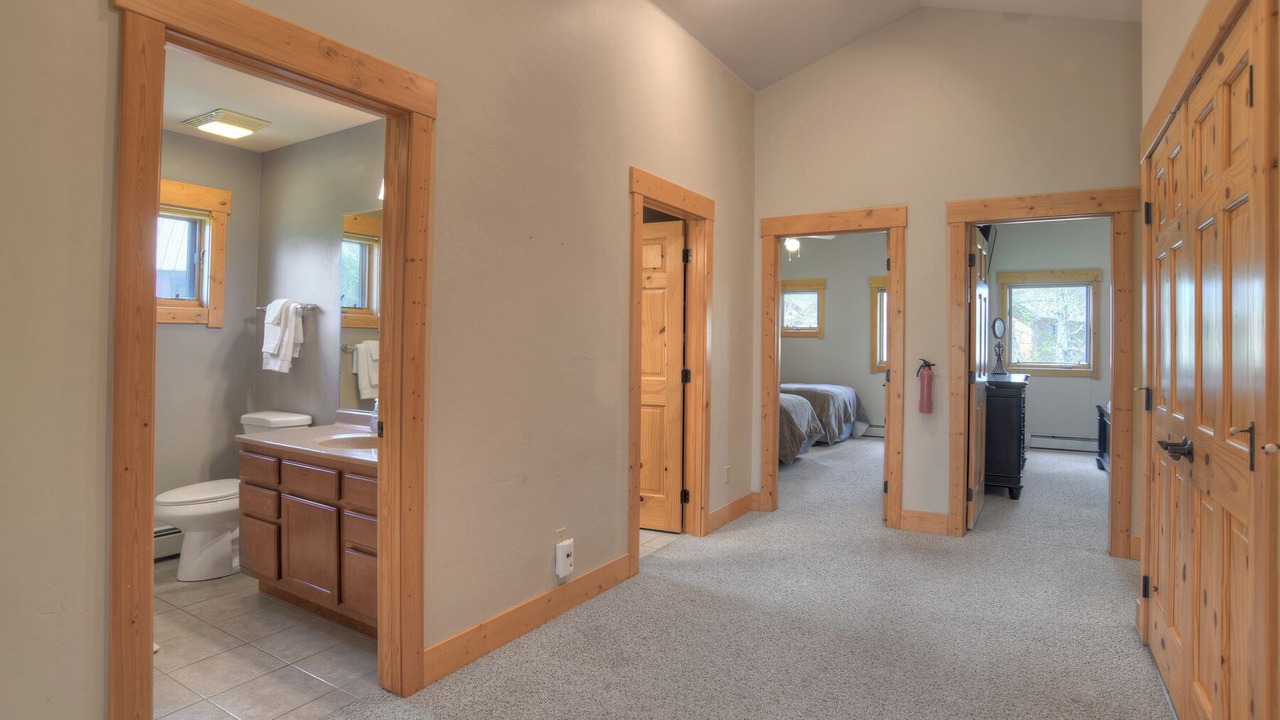 Photo of Bedroom in South Fork