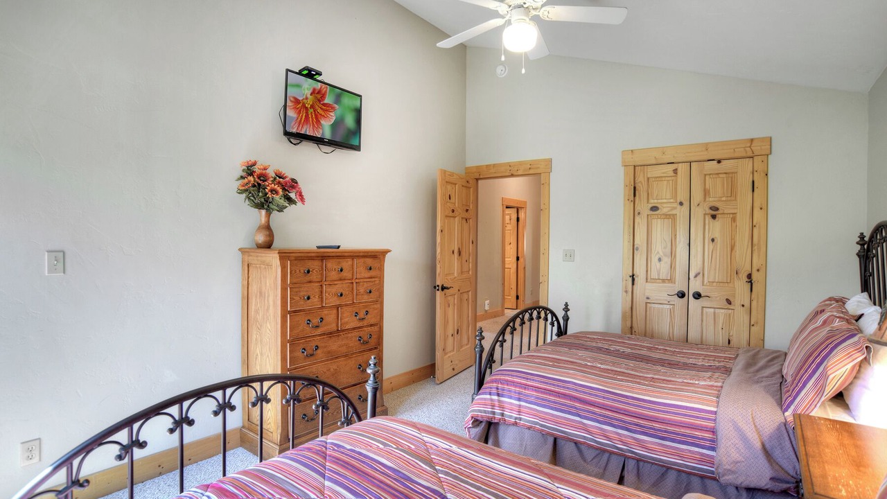 Photo of Bedroom in South Fork