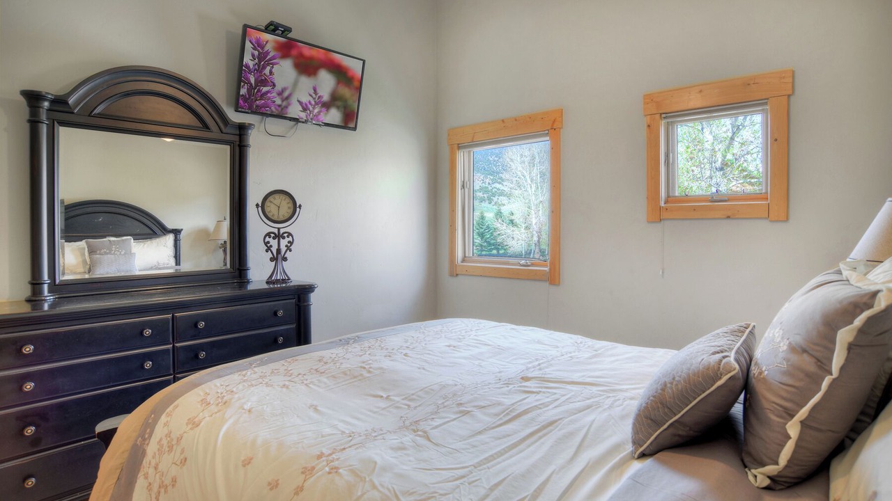 Photo of Bedroom in South Fork
