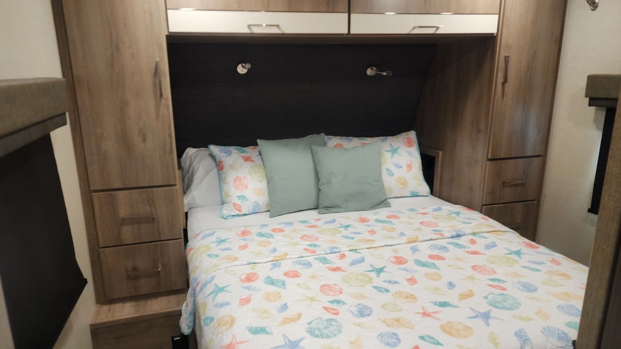 Photo of Bedroom in City-by-the Sea
