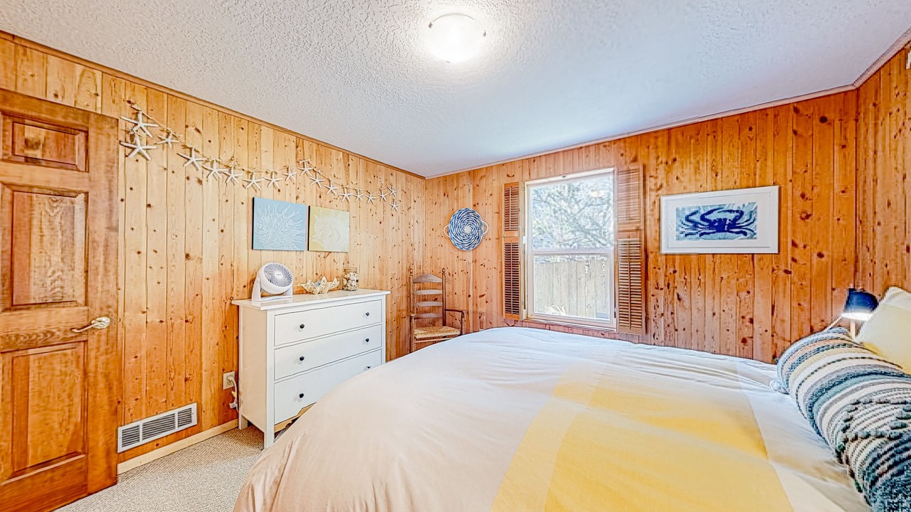 Photo of Bedroom in Neahkahnie Beach
