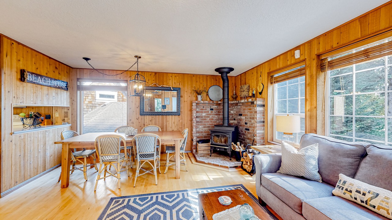 Photo of Livingroom in Neahkahnie Beach