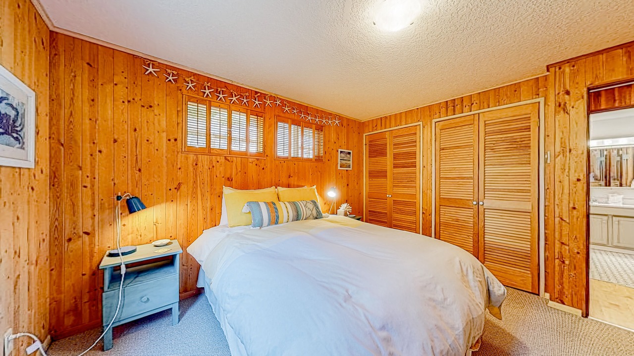 Photo of Bedroom in Neahkahnie Beach