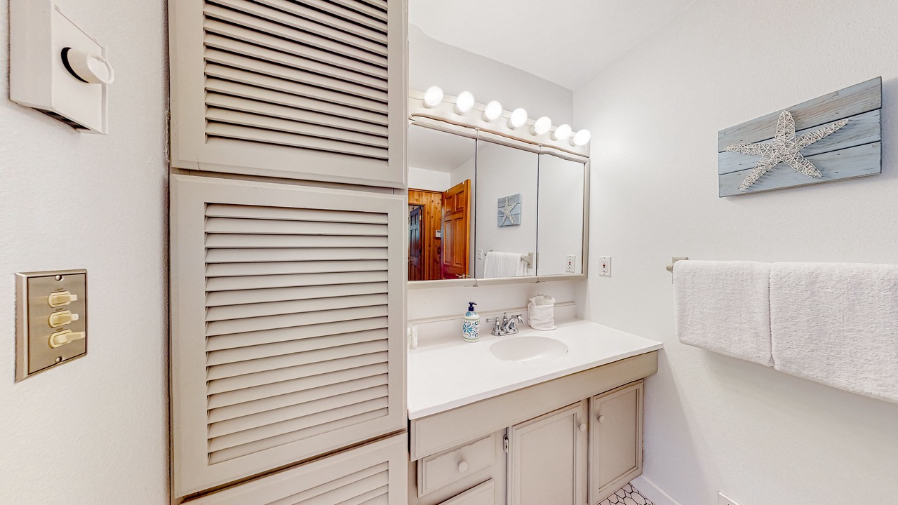 Photo of Bathroom in Neahkahnie Beach