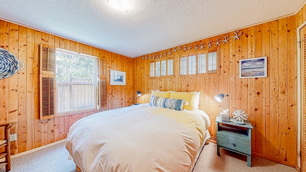 Photo of Bedroom in Neahkahnie Beach