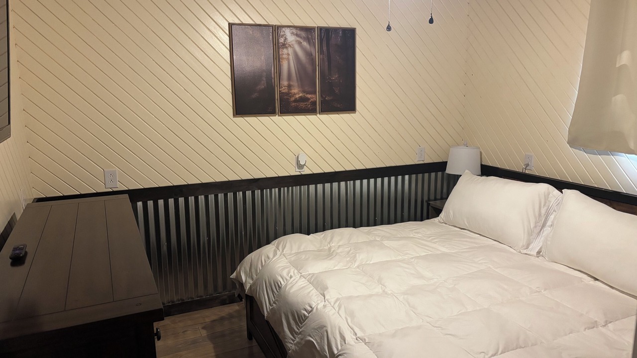 Photo of Bedroom in Springville