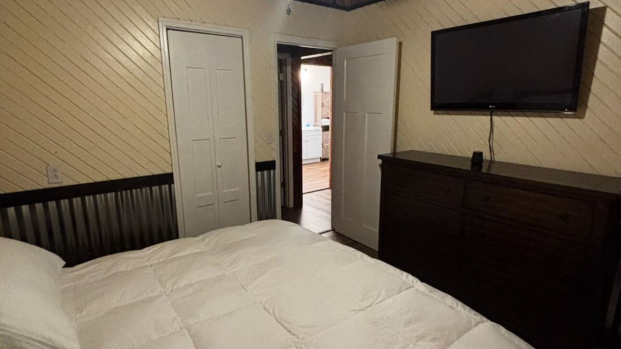 Photo of Bedroom in Springville