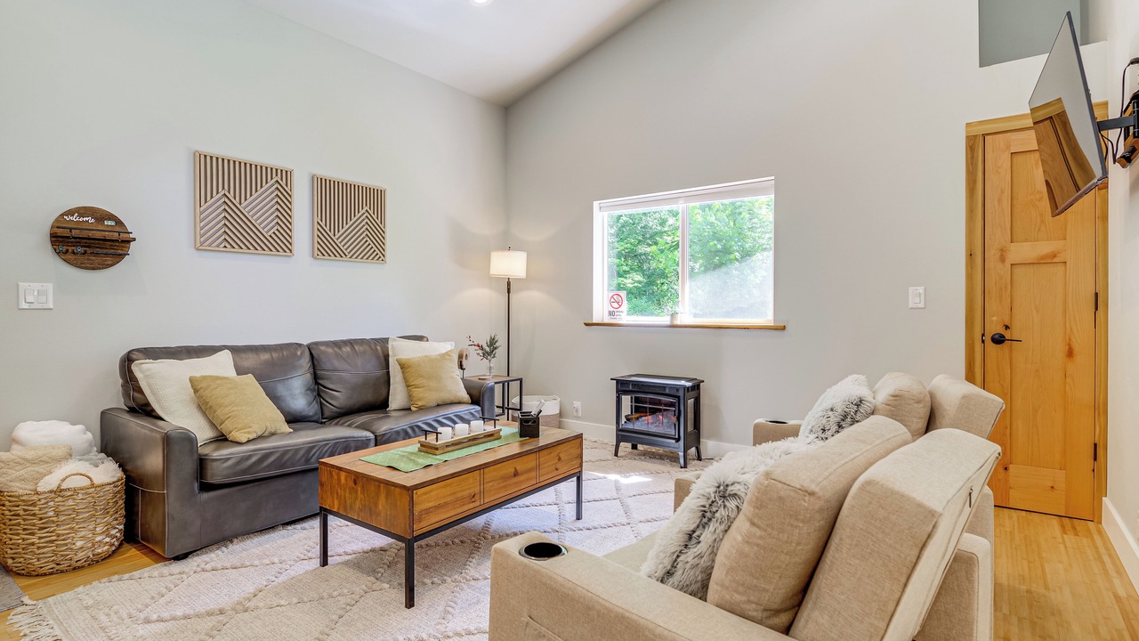 Photo of Livingroom in Gold Bar