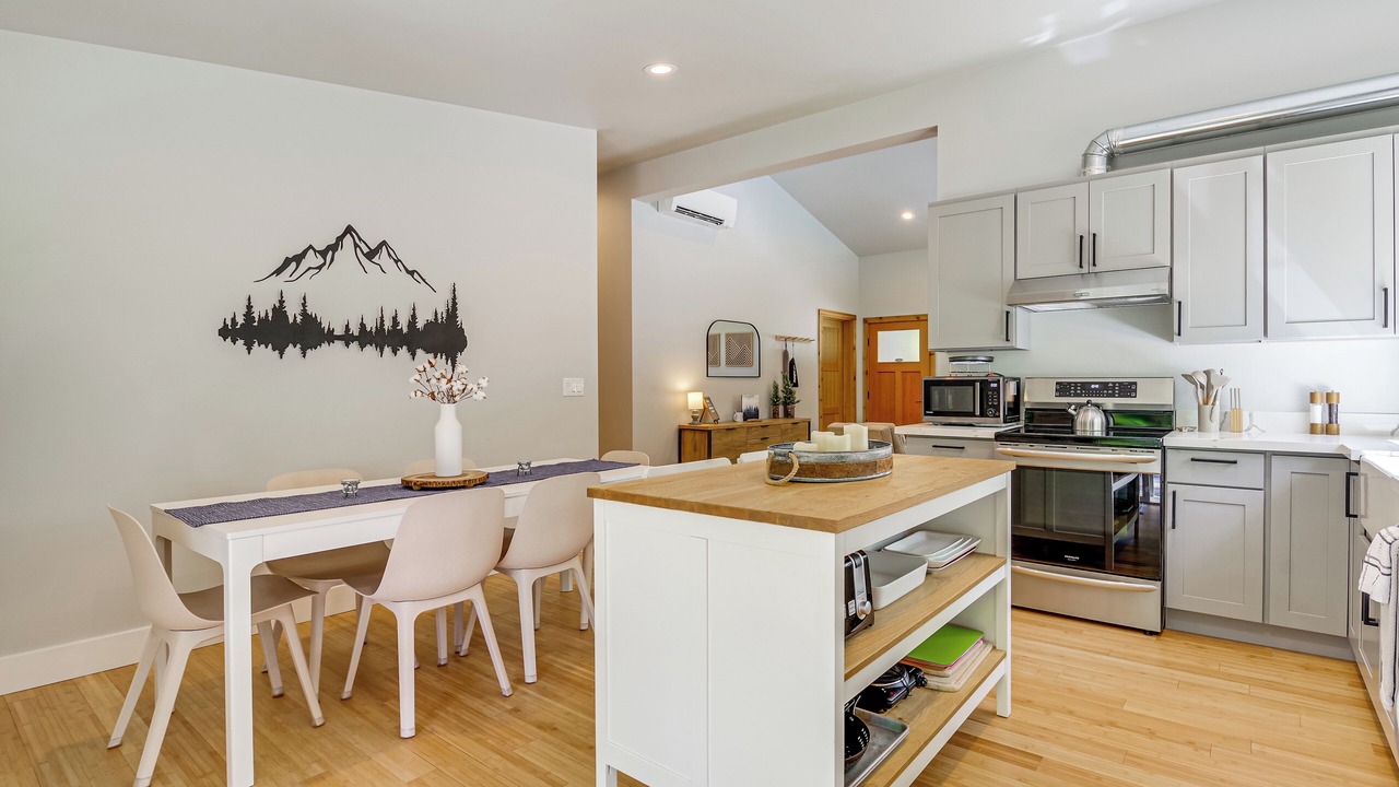 Photo of Kitchen in Gold Bar
