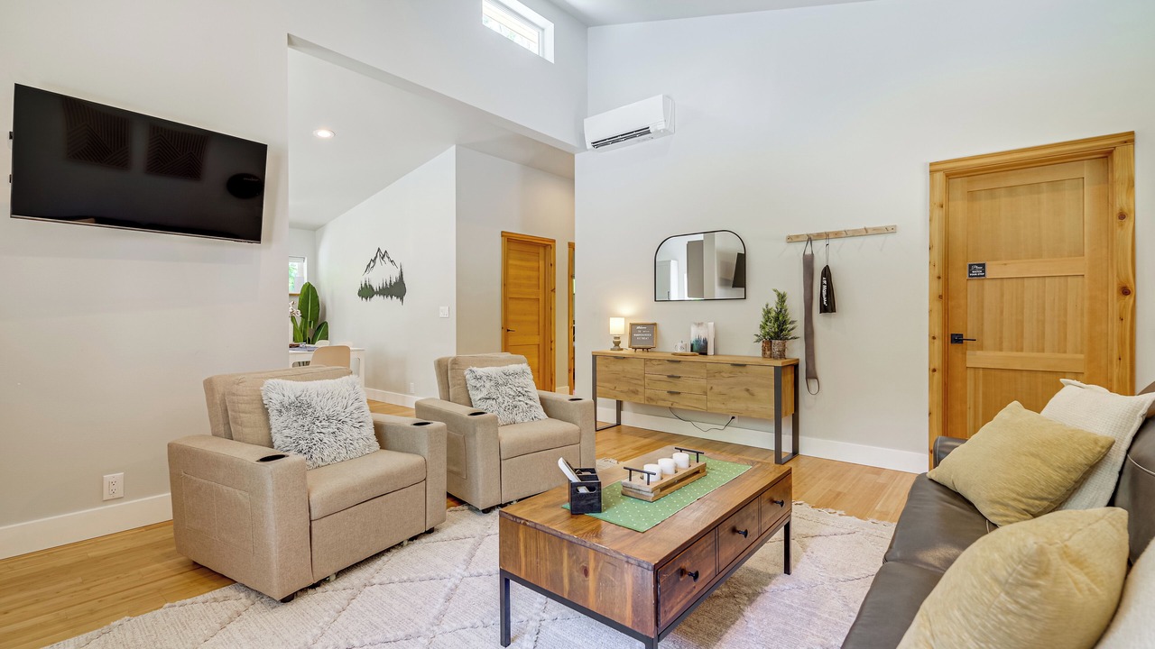 Photo of Livingroom in Gold Bar