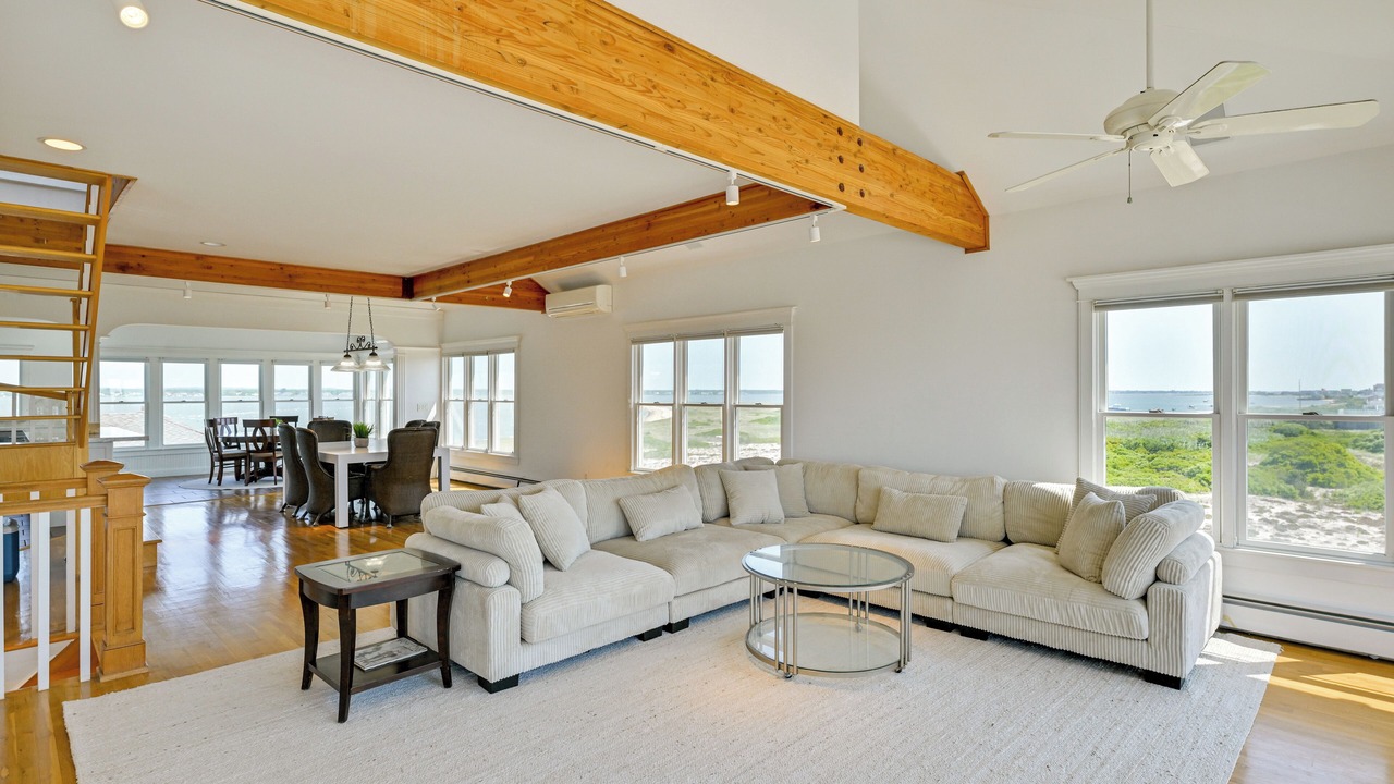 Photo of Livingroom in West Hampton Dunes