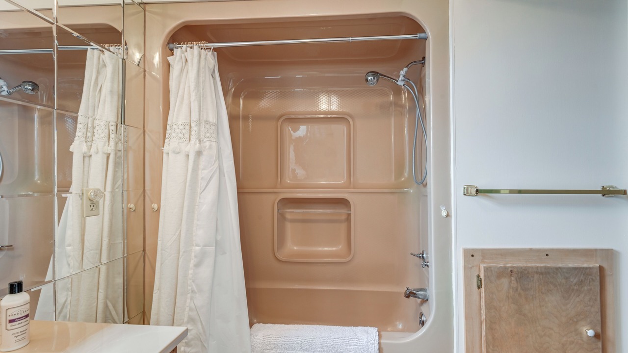 Photo of Bathroom in Lawrenceburg